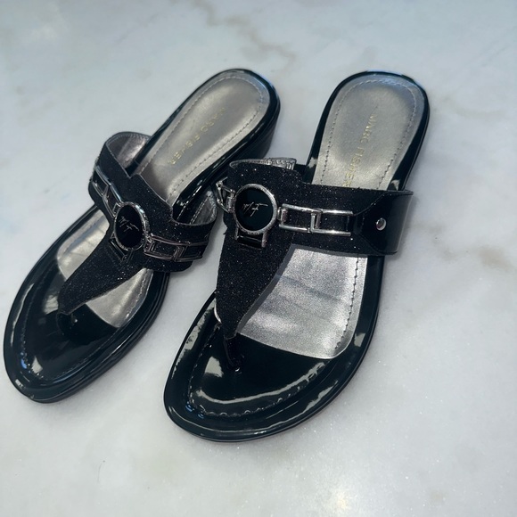 Marc Fisher black and silver sparkly thong sandals, size 7 - Picture 1 of 7